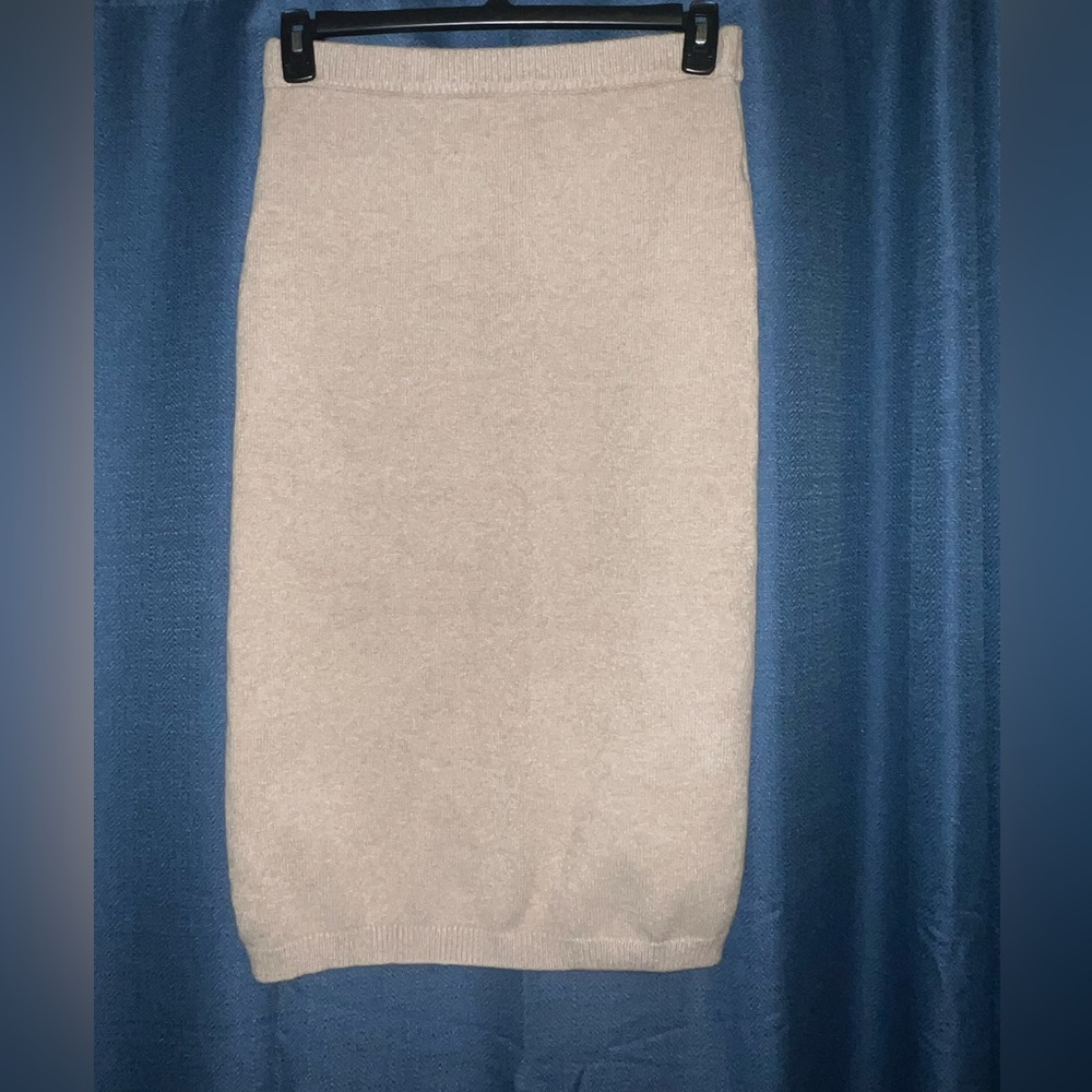 Brown sweater skirt. Size Large.